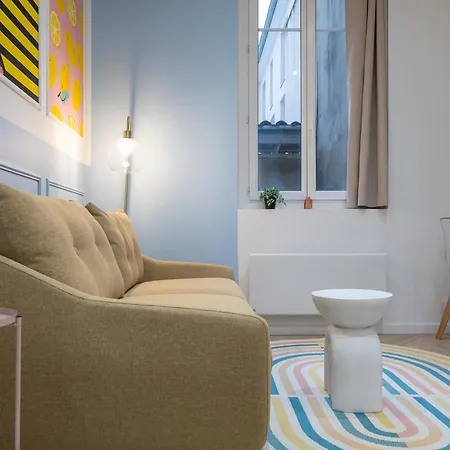 Calm And Design Metro Guichard Apartment